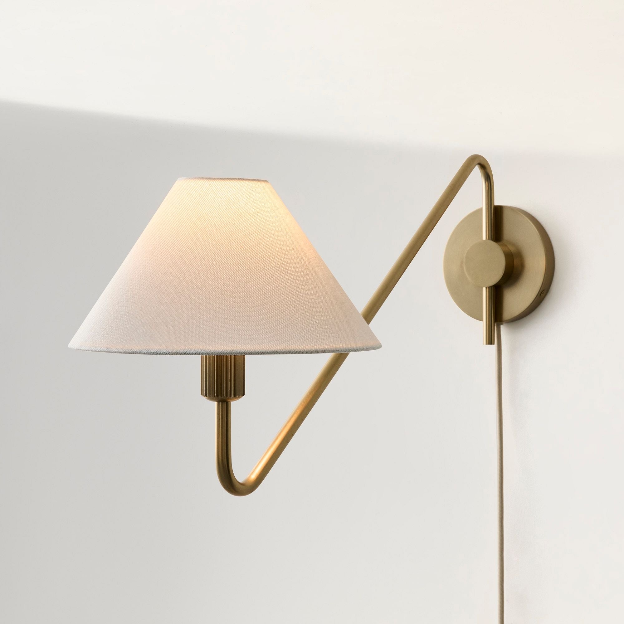 Vector Wall Lamp Brass&Fabric Plug-in
