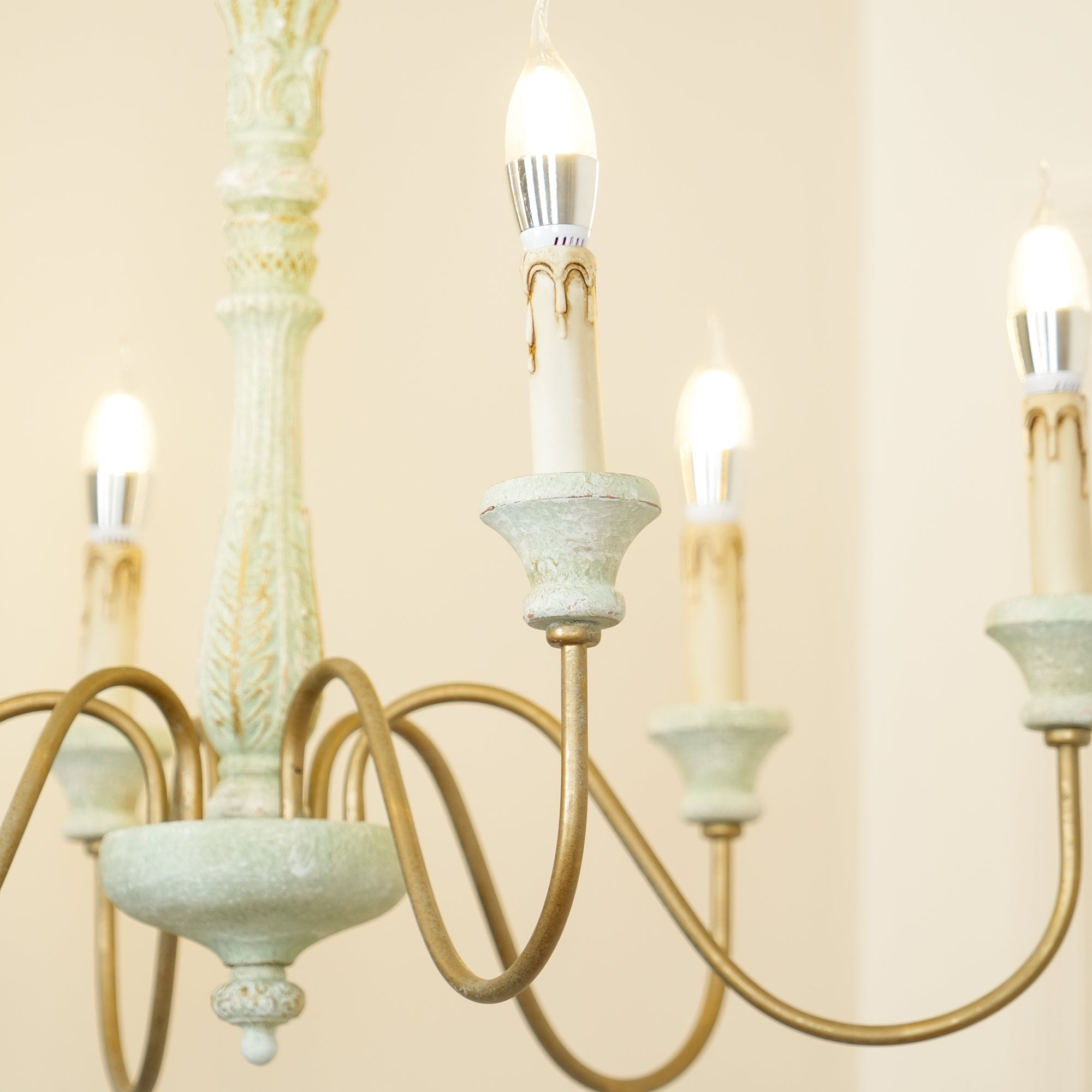 Ljomuvyi Traditional Farmhouse Metal Wood Chandelier