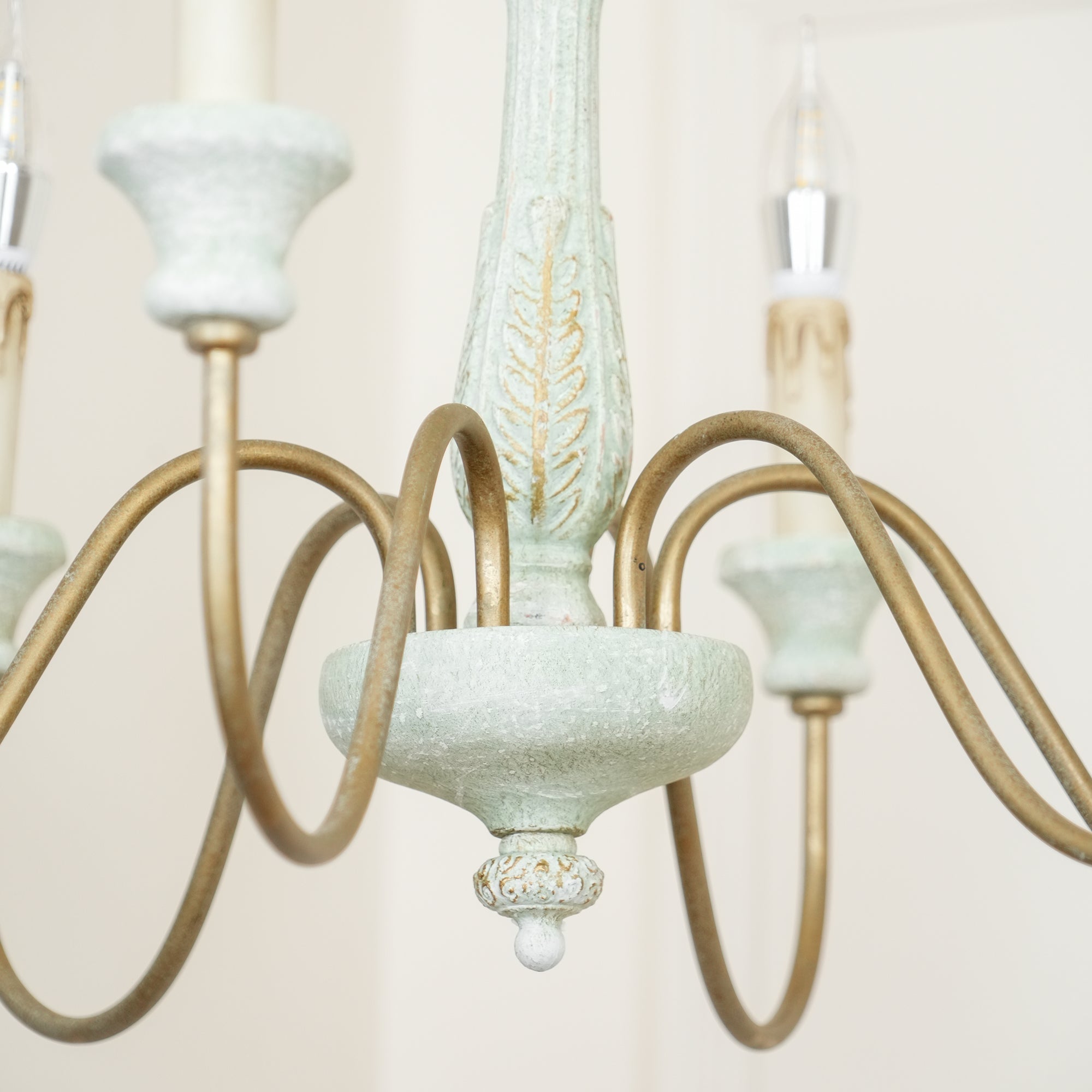 Ljomuvyi Traditional Farmhouse Metal Wood Chandelier