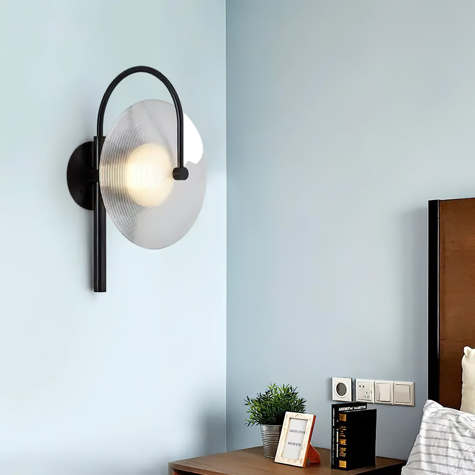 Norduvyn Modern Minimalist Art Metal Glass Wall Lamp