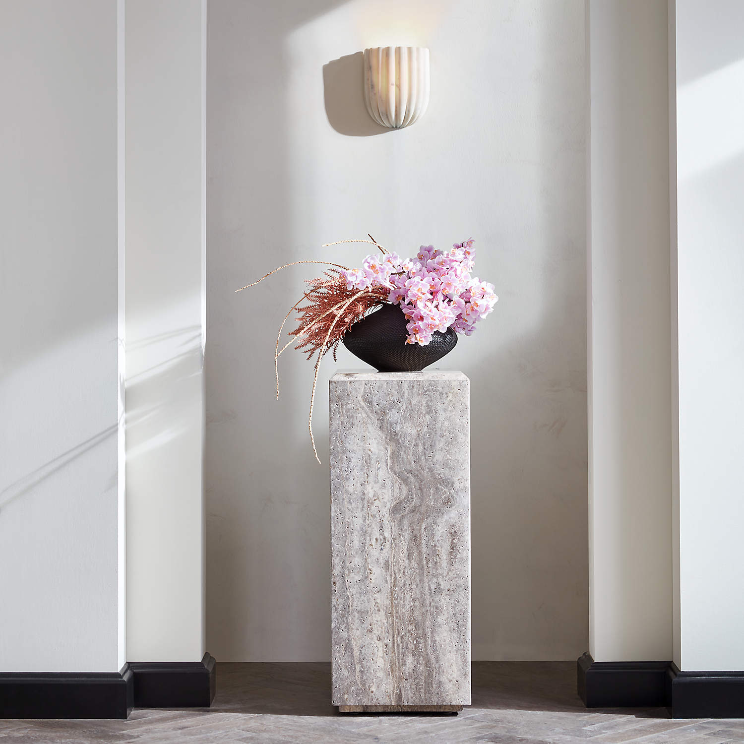 Tinduvys Elegance Ariel Single Marble Fluted Wall Lamp