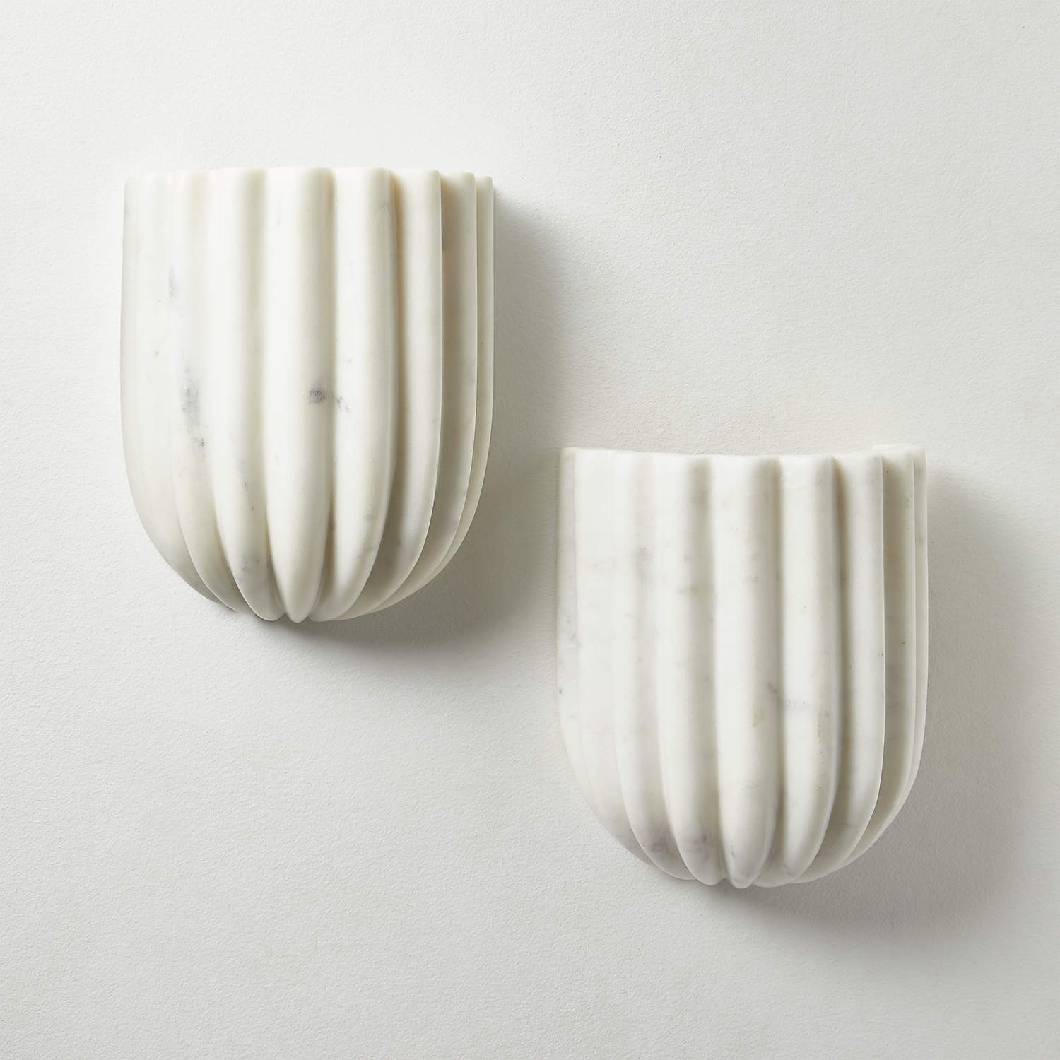 Tinduvys Elegance Ariel Single Marble Fluted Wall Lamp