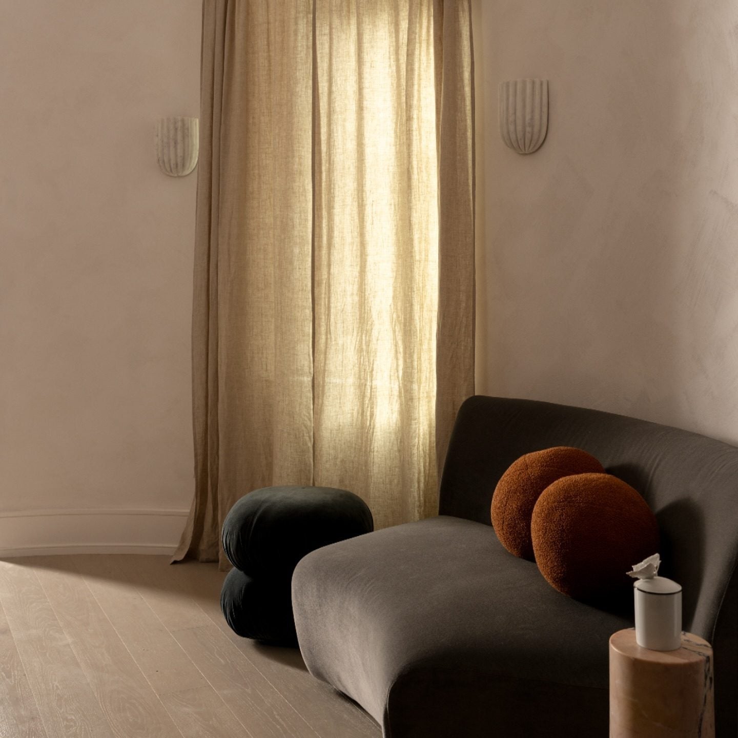 Tinduvys Elegance Ariel Single Marble Fluted Wall Lamp