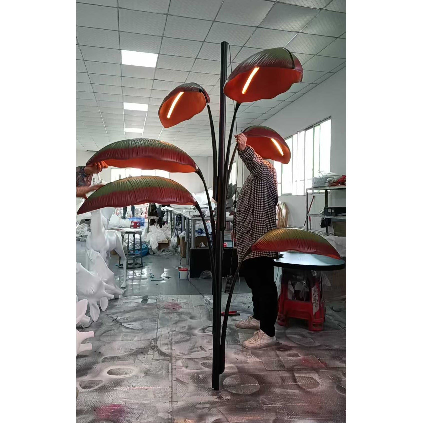 Rauduvyu Modern Minimalist Leaf Black Metal Chandelier