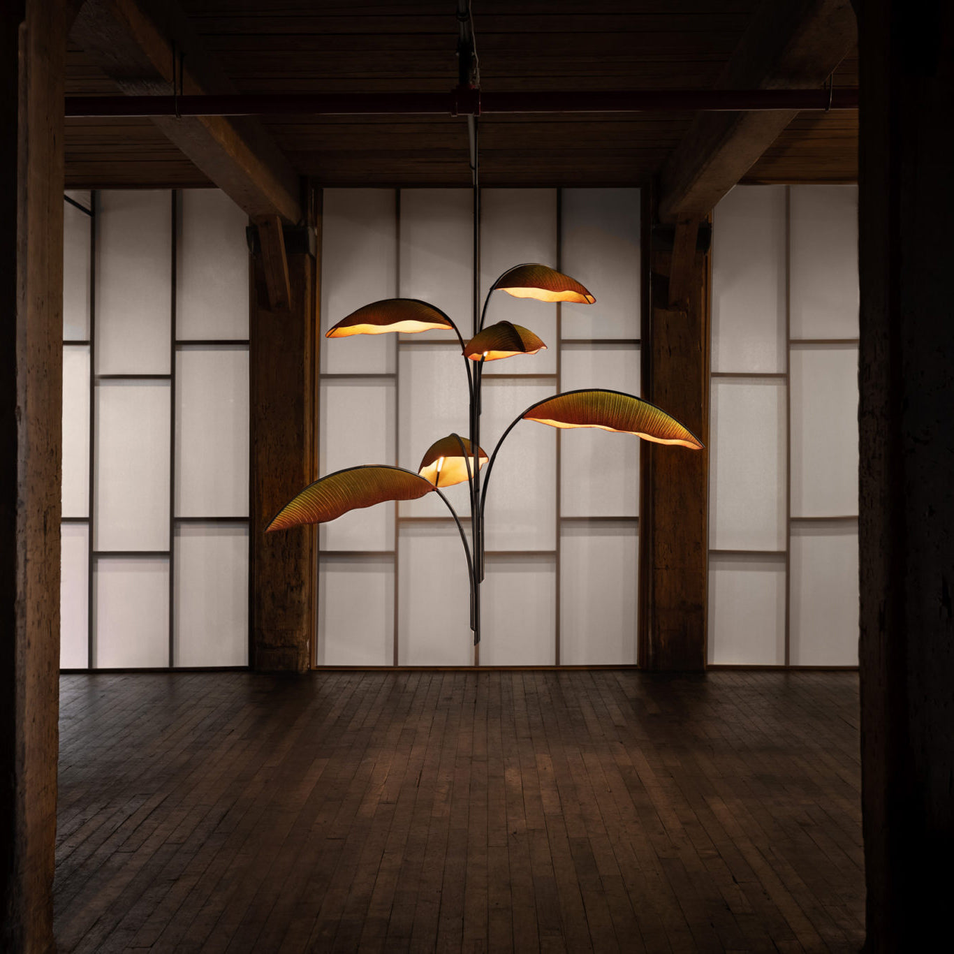 Rauduvyu Modern Minimalist Leaf Black Metal Chandelier