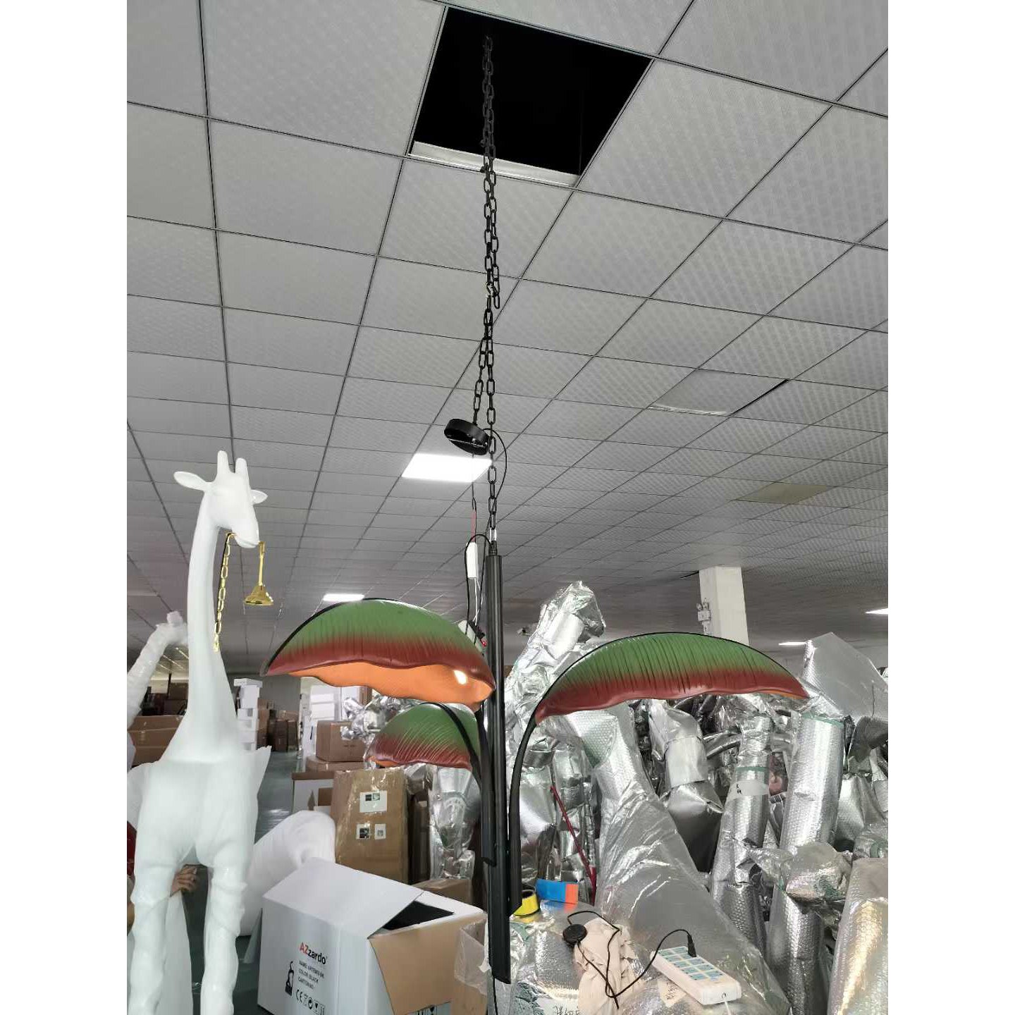 Rauduvyu Modern Minimalist Leaf Black Metal Chandelier