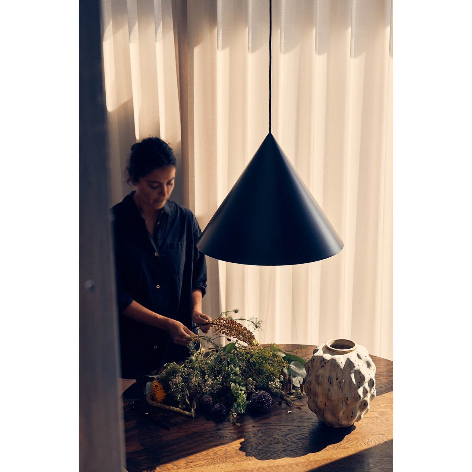 Caeluvyu Modern Minimalist Dark Metal Pendant Lamp - Lamp Copper