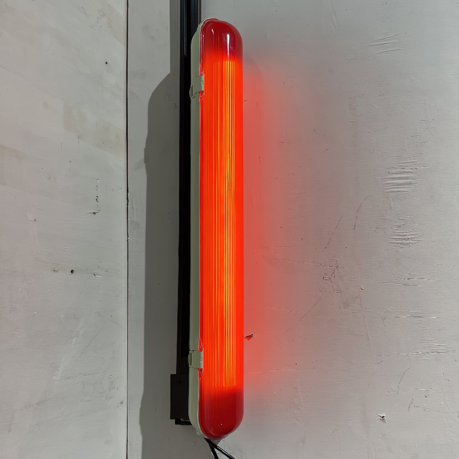 Vivid Modern Minimalist Joy Plug-in Red Plastic Wall Lamp - Lamp Copper