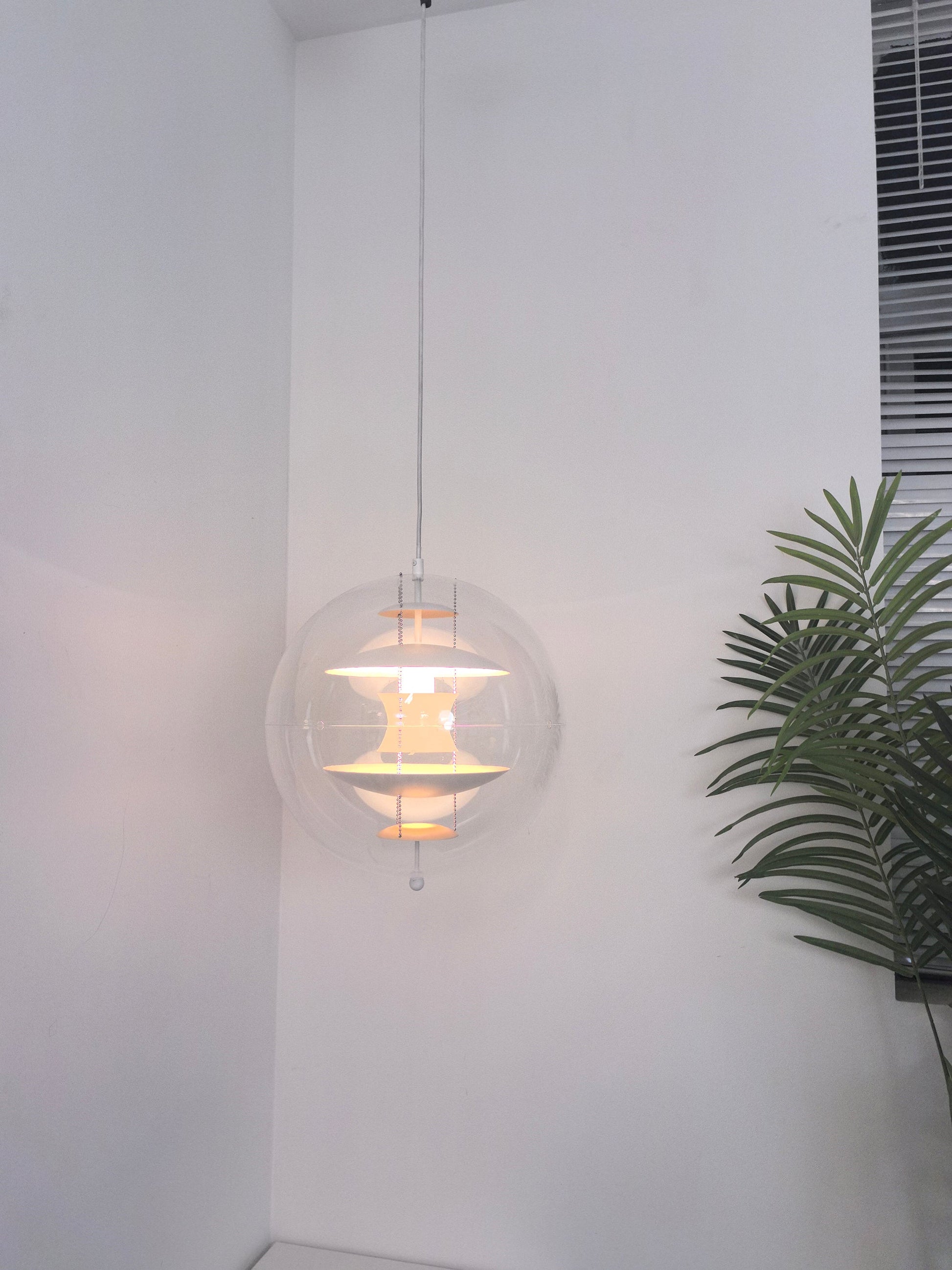 Orlaeen Individual Creativity Globe Metal Acrylic Pendant Lamp - Lamp Copper