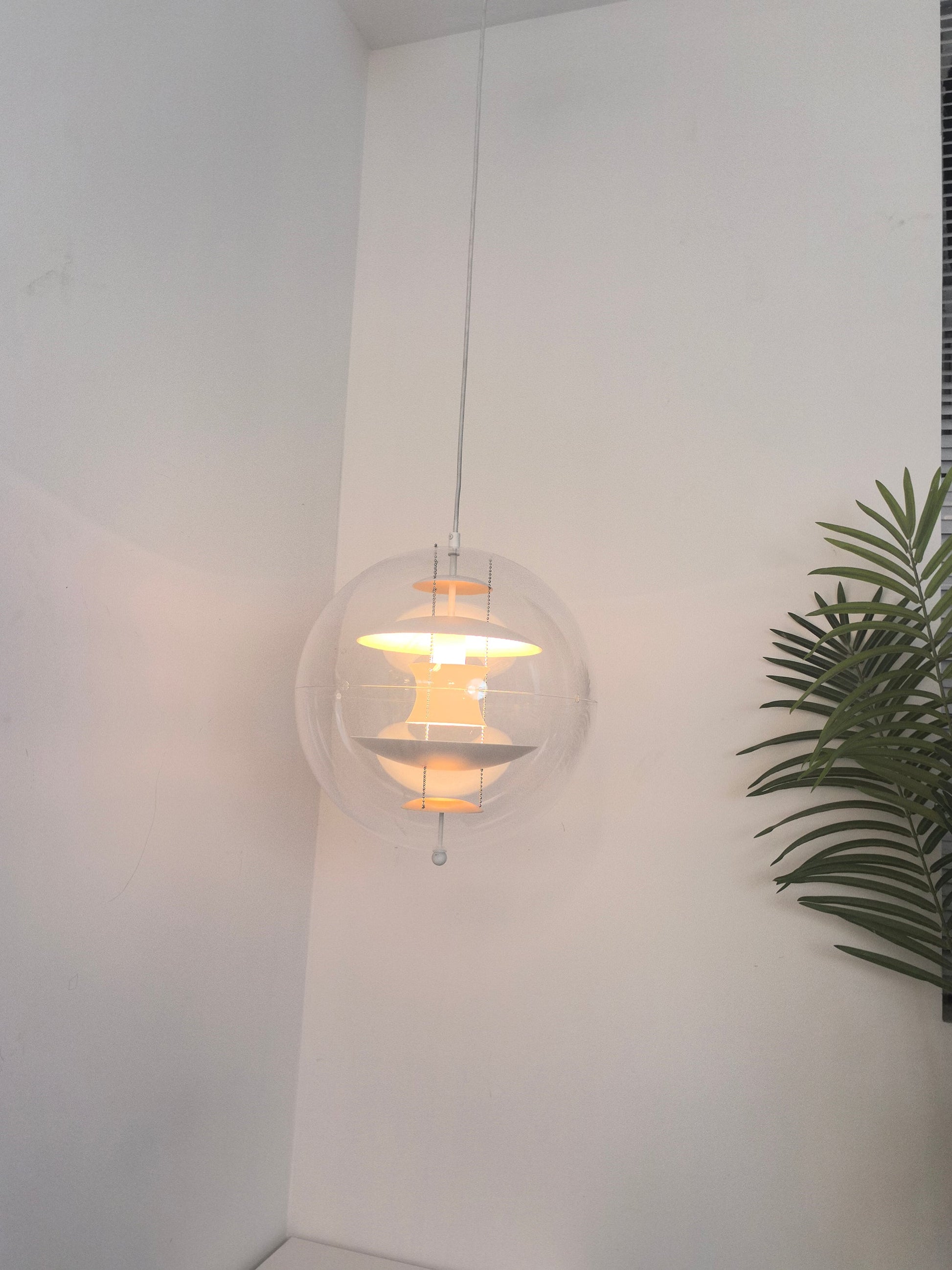 Orlaeen Individual Creativity Globe Metal Acrylic Pendant Lamp - Lamp Copper