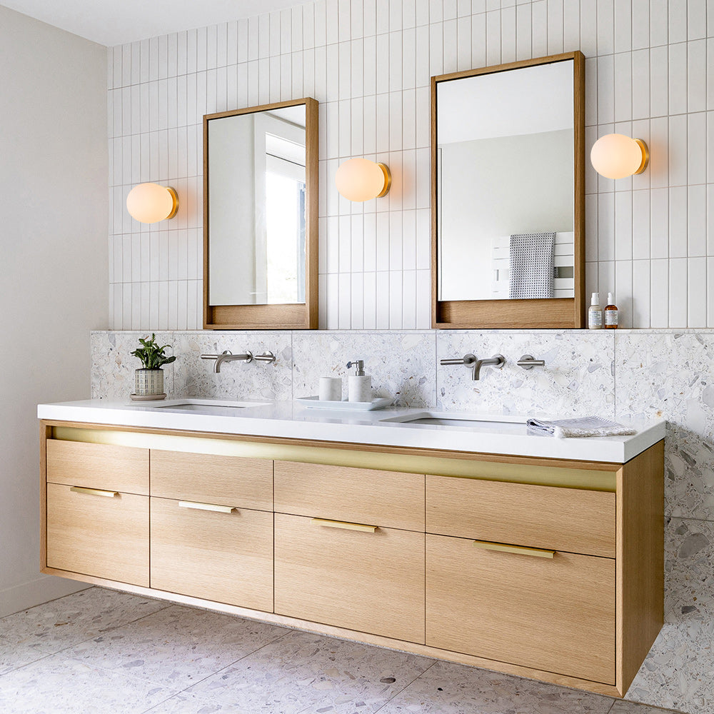 Kvennlig Simple Gold Frosted Glass Wall Light