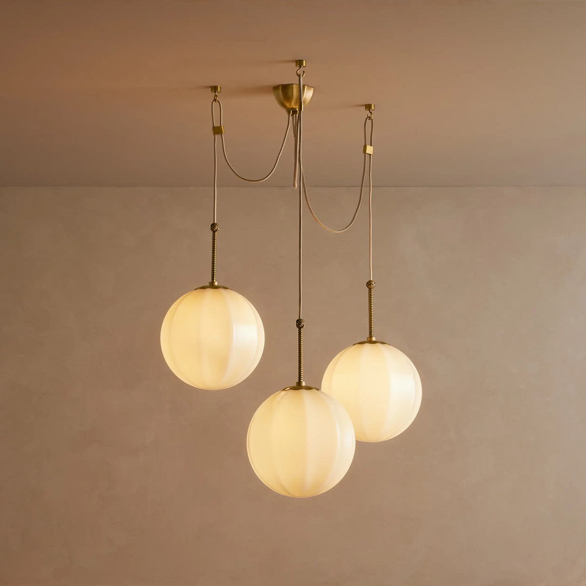 Abri Chandelier