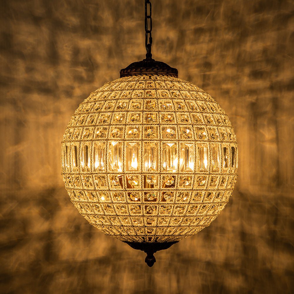 Roligt Vintage Globe Brass Crystal Chandelier