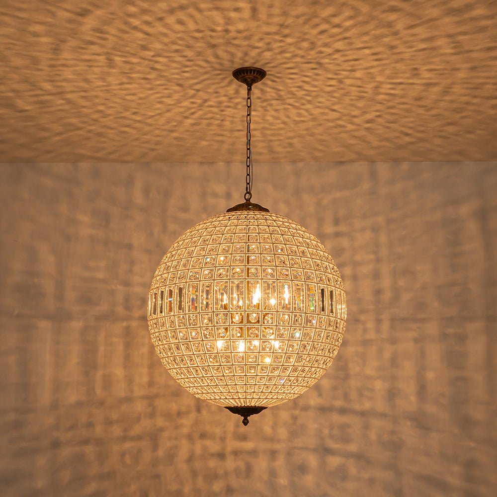 Roligt Vintage Globe Brass Crystal Chandelier