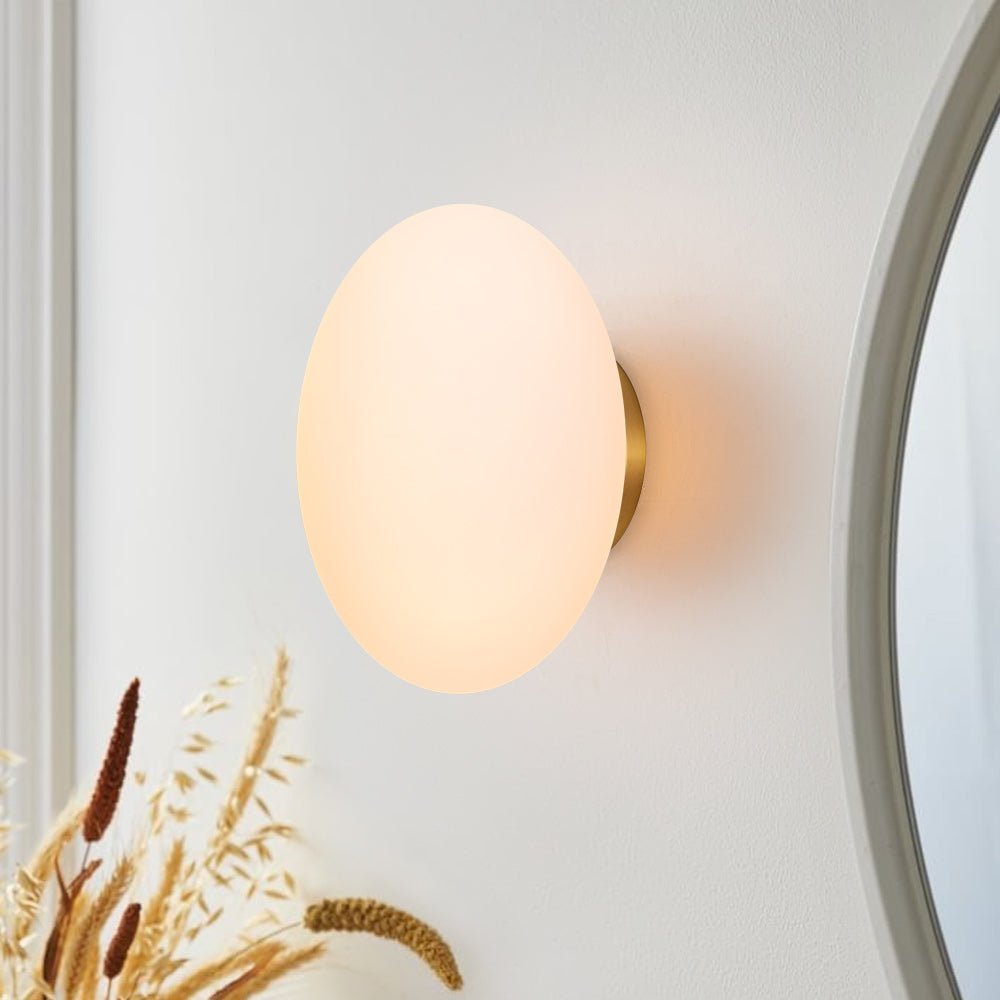 Kvennlig Simple Gold Frosted Glass Wall Light
