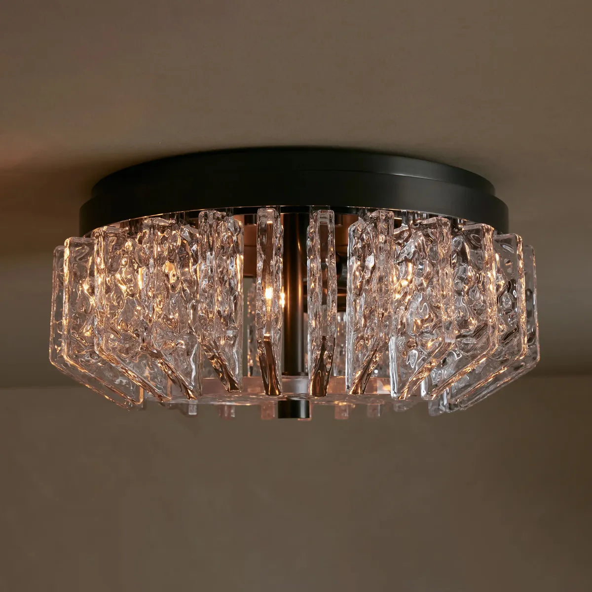 Niva Flush Mount