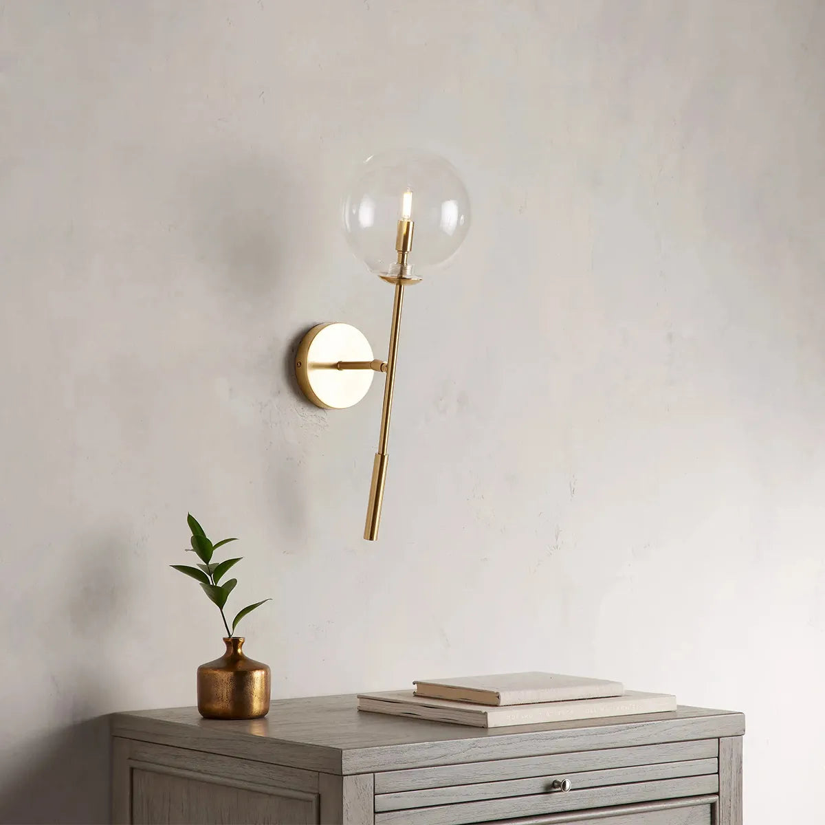 Una Sconce