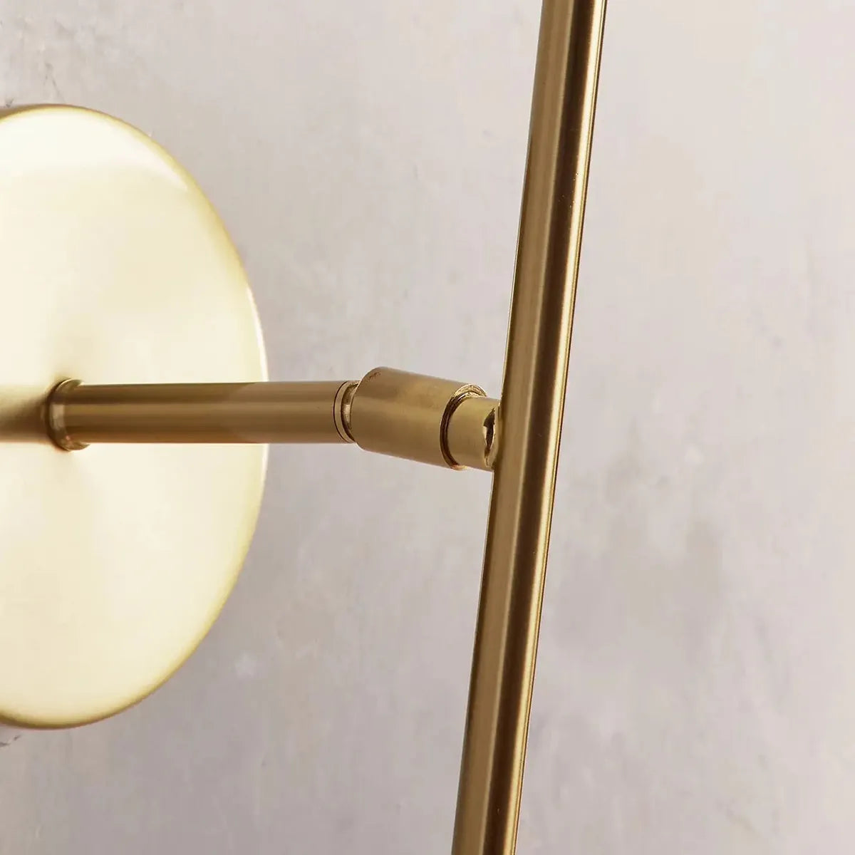 Una Sconce