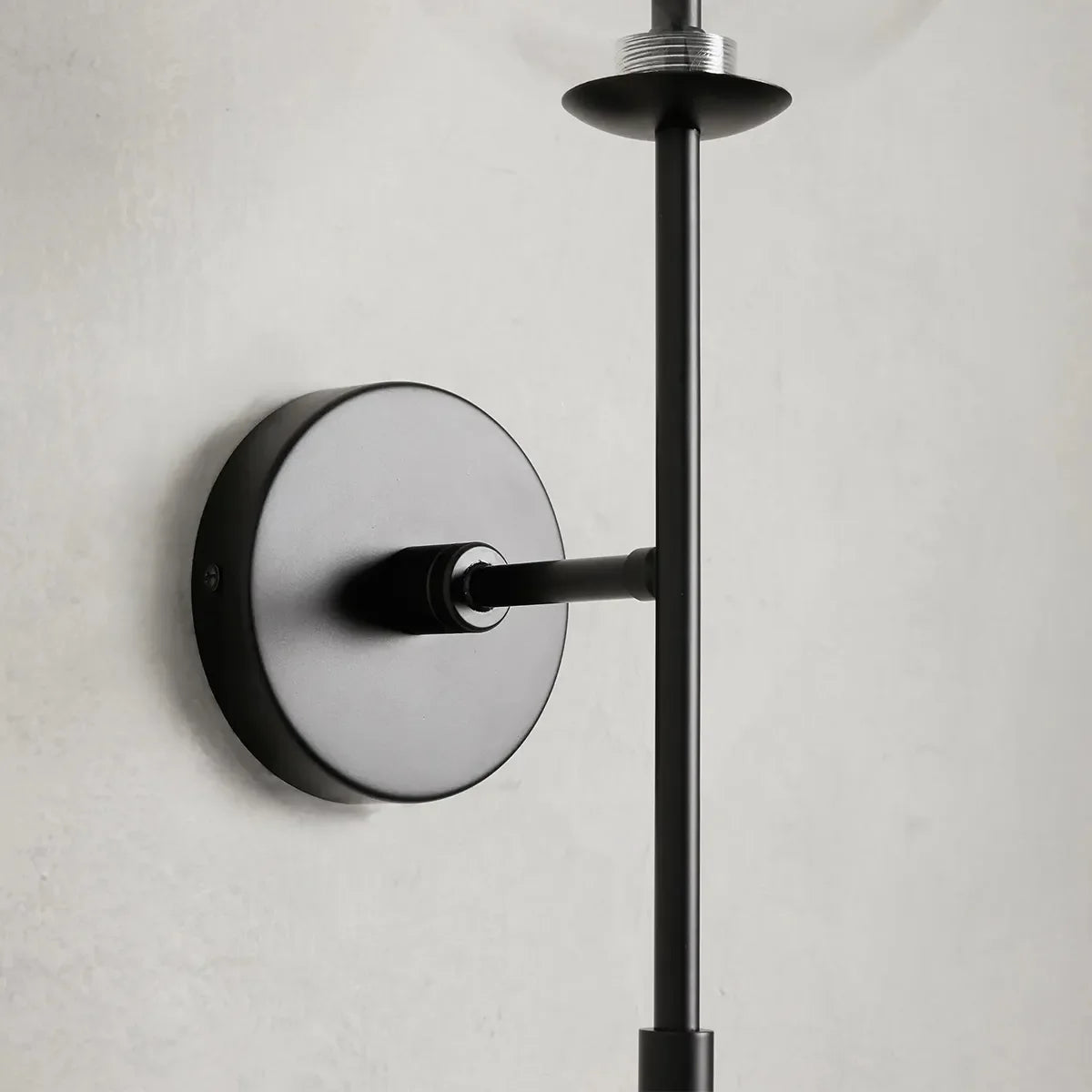 Una Sconce